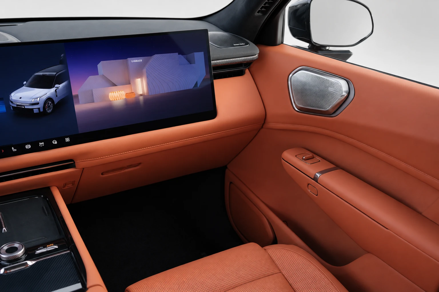 Deska rozdzielcza po stronie pasażera Lynk & Co 900 z ekranem i fragmentem siedziska.