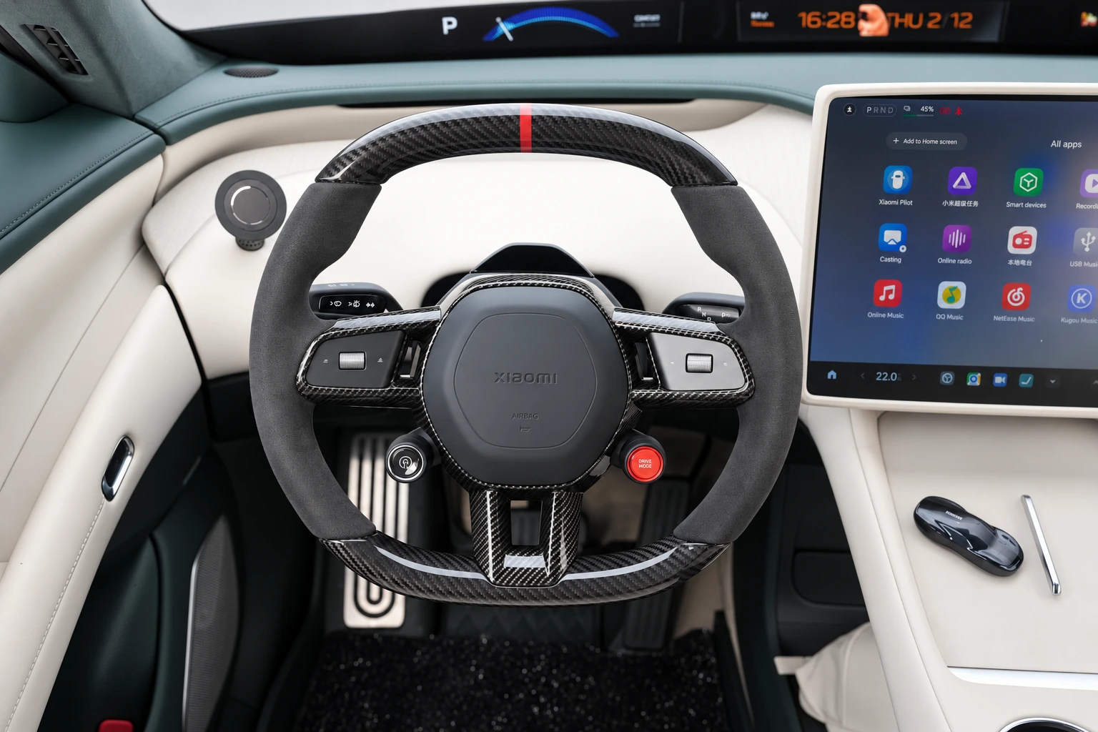 Xiaomi YU7 — kierownica i panel aplikacji na ekranie